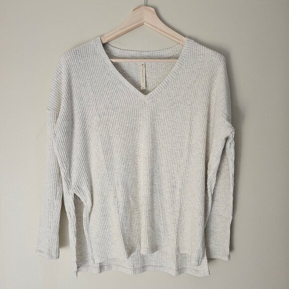 Aritzia The Group by Babaton Traverse Longsleeve - 2022 - Heather Whitecap Grey - Picture 2 of 14